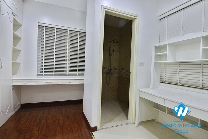 A shiny Vinhome Riverside villa in Long Bien for rent